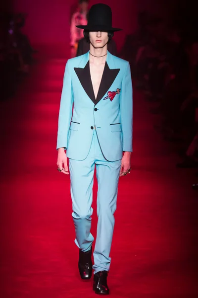 Look 15
